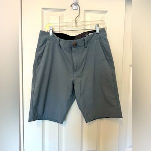 Volcom Surf and Turf shorts - size 32